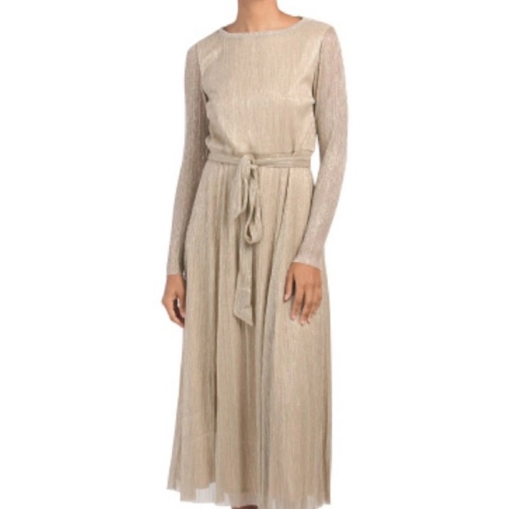 Beautiful gold shimmer Anne Klein belted wasit midi dress.